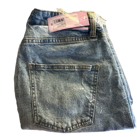 Wild Fable target brand women’s light wash distressed denim shorts - Picture 3 of 9